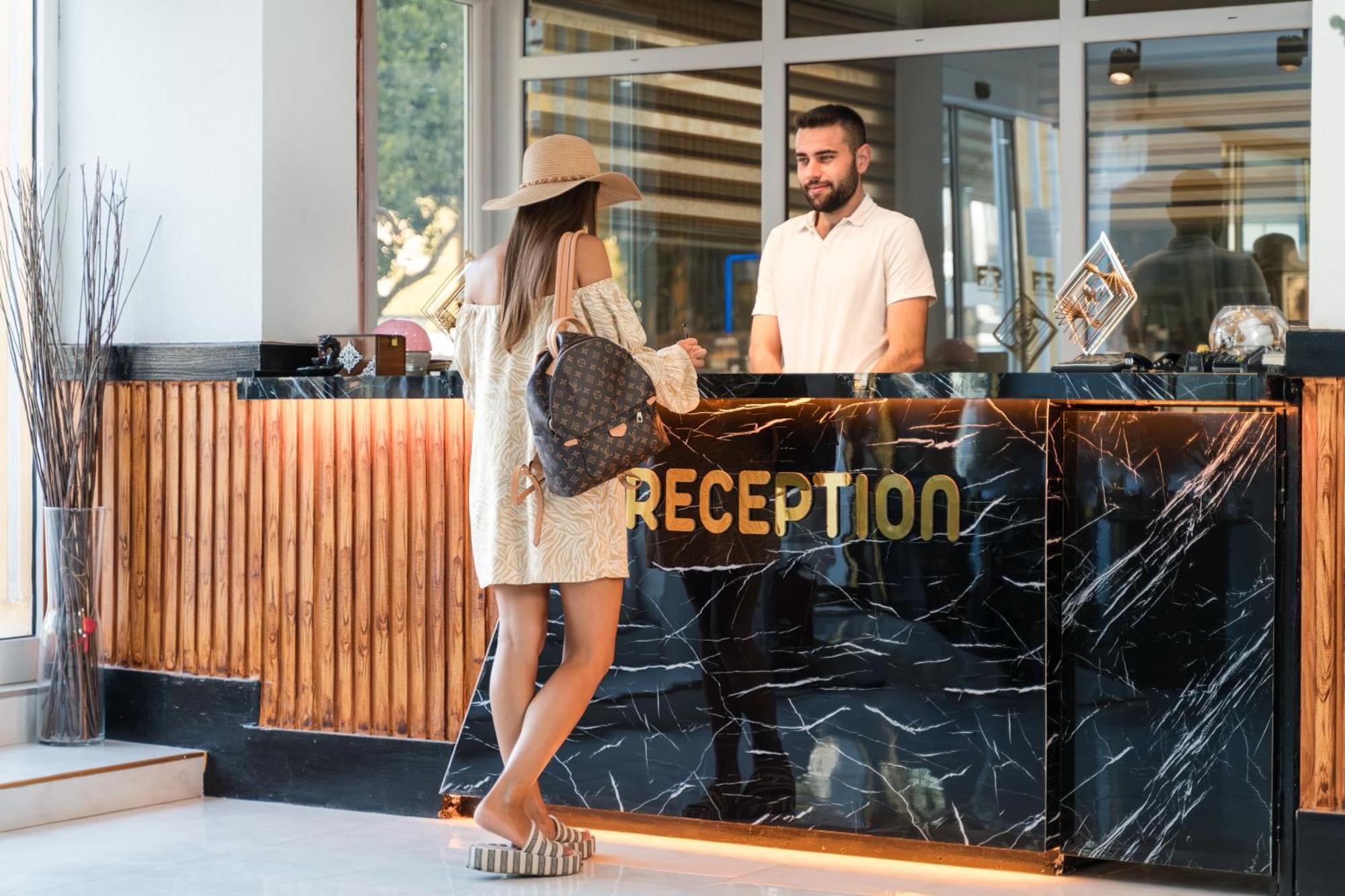 Far Life Hotel Antalia Esterno foto